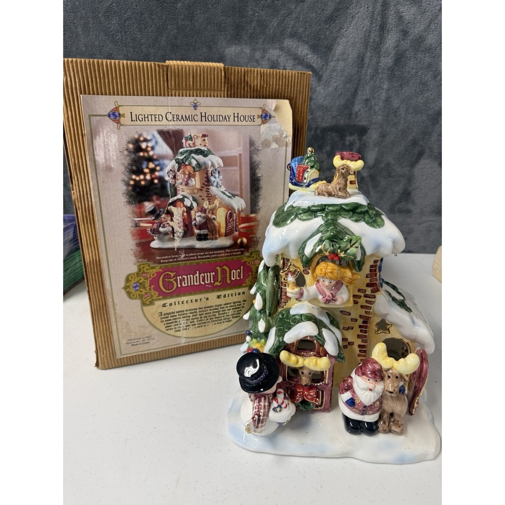 Grandeur Noel 2002 Church With Cherubs With Box Small Chip As Shown